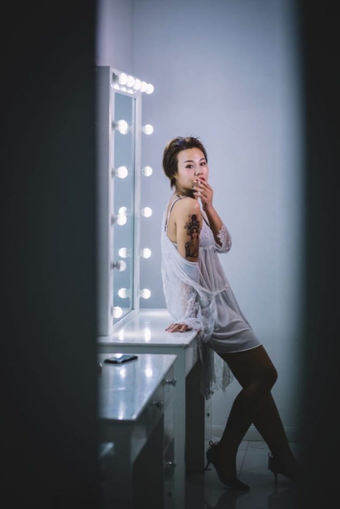 白色衬衫, 素人, 纹身, 黑色内衣 素人写真,丝丝情欲,黑色的内衣,妩媚与性感,私房写真
